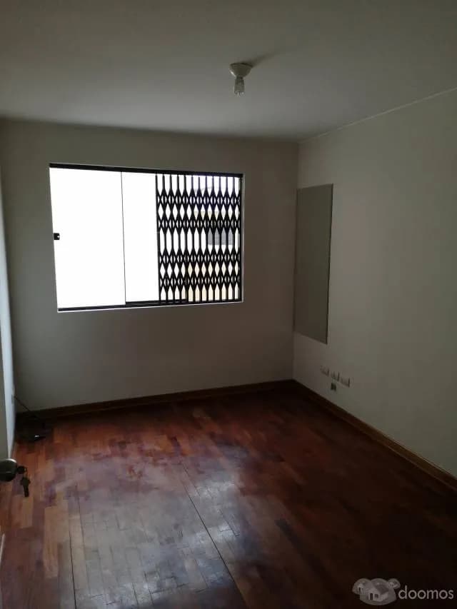 DPTO. CON 3 DORMITORIOS . 83 MT 2. CON BASTANTE ILUMINACIÓN — foto 2