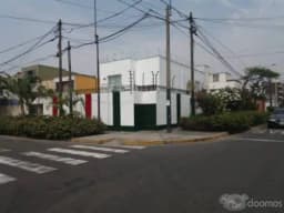 CASA HERMOSA EN EXCLUSIVA ZONA DE SURCO