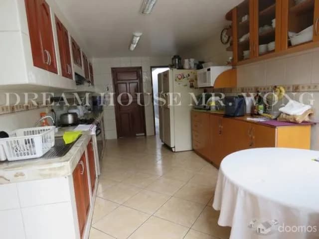 VENDO AMPLIA CASA DE DOS PISOS EN SAN BORJA SUR — foto 8