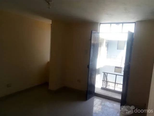 VENDO AMPLIA CASA CON DEPARTAMENTOS EN MARIANO MELGAR — foto 2