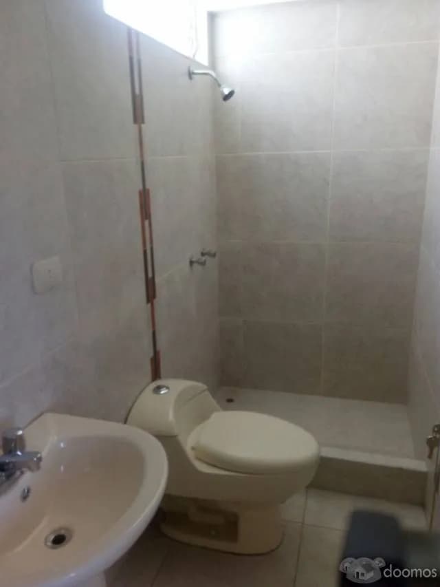 VENDO AMPLIA CASA CON DEPARTAMENTOS EN MARIANO MELGAR — foto 3