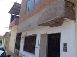 CASA DE 3 PISOS