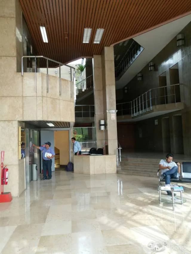 HERMOSO LOCAL COMERCIAL EN EL CORAZÓN DE SAN ISIDRO — foto 3