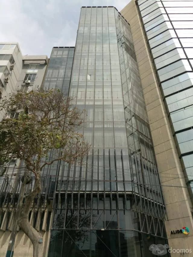 HERMOSO LOCAL COMERCIAL EN EL CORAZÓN DE SAN ISIDRO — foto 2