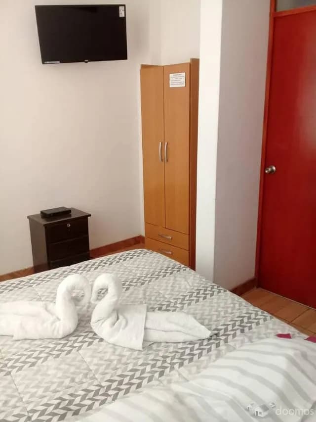 REMATO HOSTAL EN FUNCIONAMIENTO COMPLETAMENTE AMOBLADO — foto 3