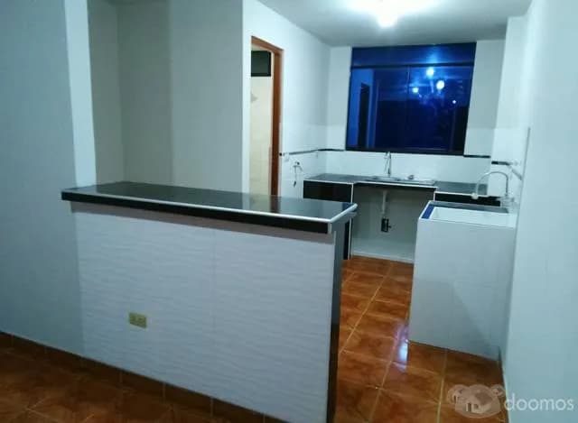 HABITACIÓN CON BAÑO Y LAVADERO EN COMAS — foto 3