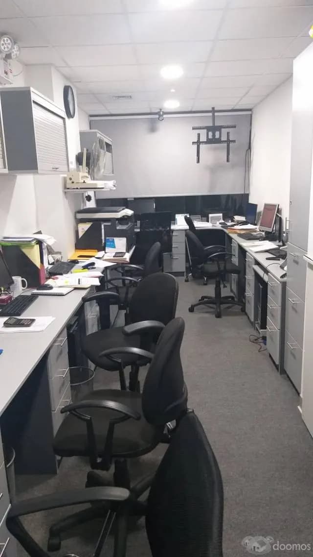 Alquiler de oficina para empresas y/o consultorios médicos  en edificio empresarial — foto 1