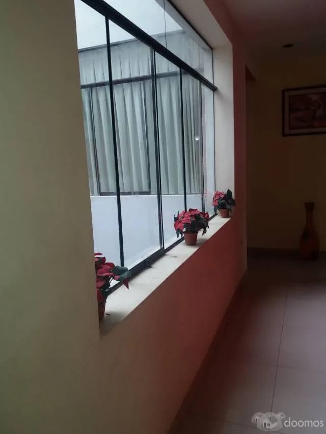 Habitacion con baño compartidos viven 3 personas — foto 1