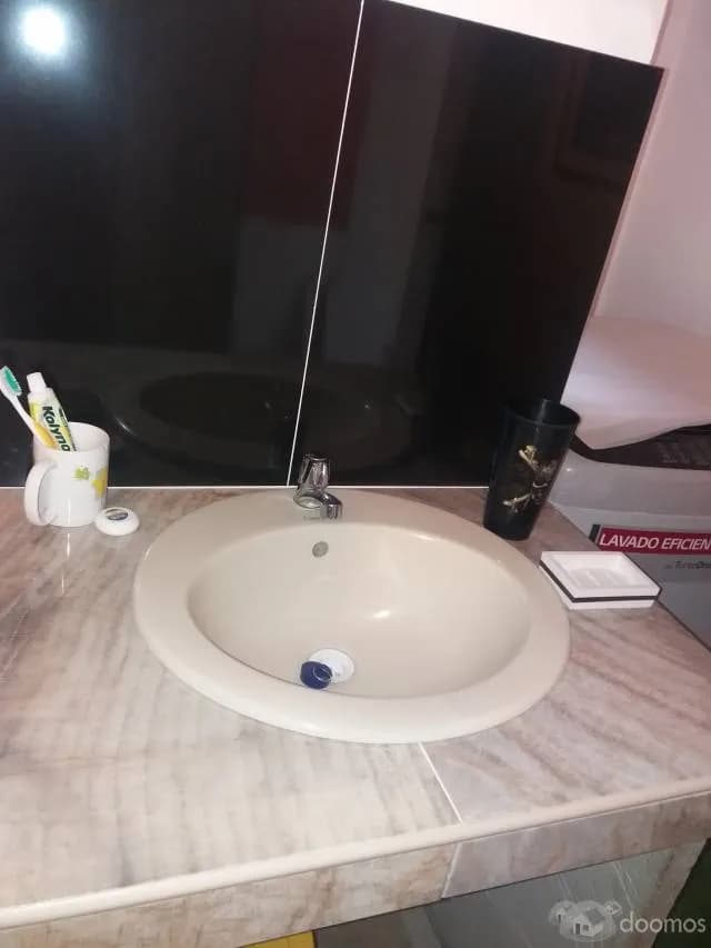 Habitacion con baño compartidos viven 3 personas — foto 4