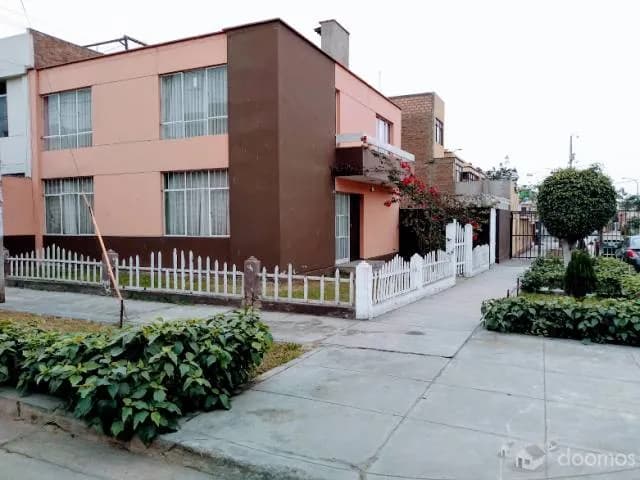 ALQUILO CASA EN URB. LOS PINOS, CERCADO DE LIMA — foto 1