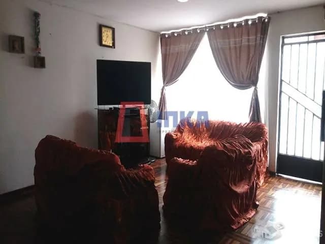 CASA EN VENTA COMO TERRENO EN URBANIZACIÓN MARANGA. — foto 2
