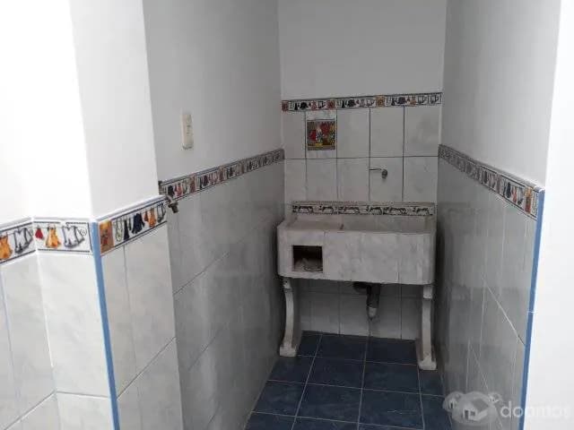 PRECIO DE OPORTUNIDAD!!! VENTA AMPLIO DPTO. FRENTE A PARQUE — foto 1