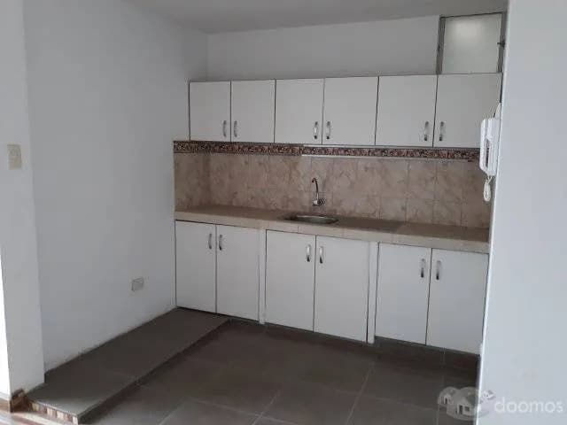 PRECIO DE OPORTUNIDAD!!! VENTA AMPLIO DPTO. FRENTE A PARQUE — foto 5