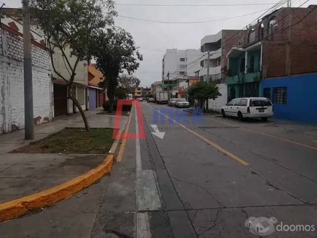 CASA COMO TERRENO, EXCELENTE UBICACIÓN EN ESQUINA — foto 4