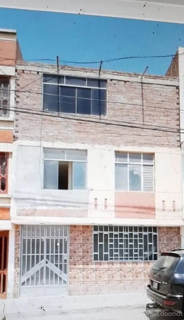 Casa De 3 Pisos- Material Noble — foto 1