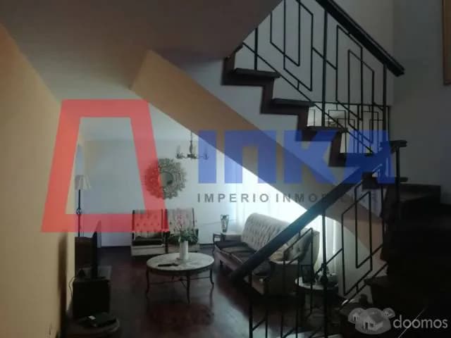 AMPLIA CASA COMO TERRENO EN ESQUINA - URB. SAN ROQUE DE SURCO — foto 1