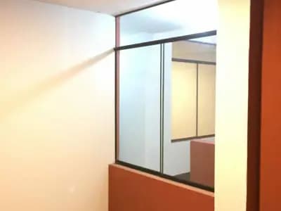 Casa de 2 pisos a 3 cuadras de la Av. Alisos.