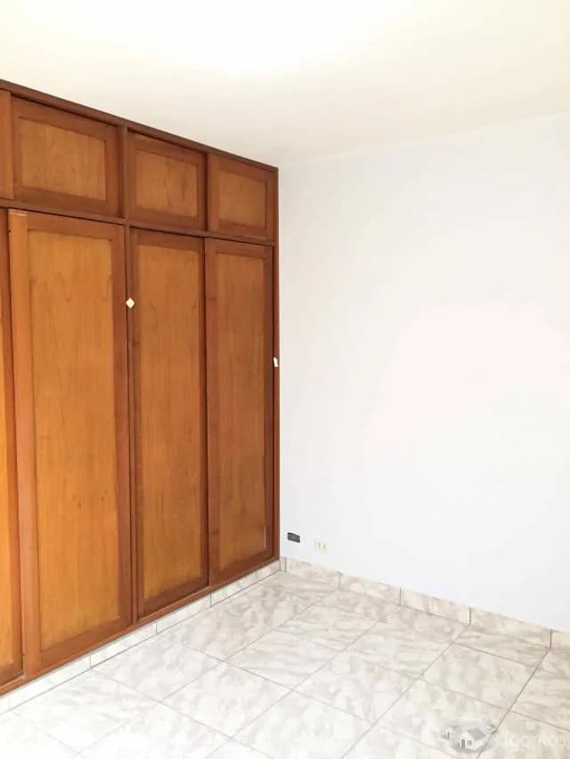 Casa de 2 pisos a 3 cuadras de la Av. Alisos. — foto 4