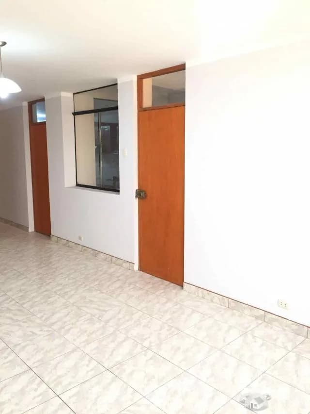 Casa de 2 pisos a 3 cuadras de la Av. Alisos. — foto 5