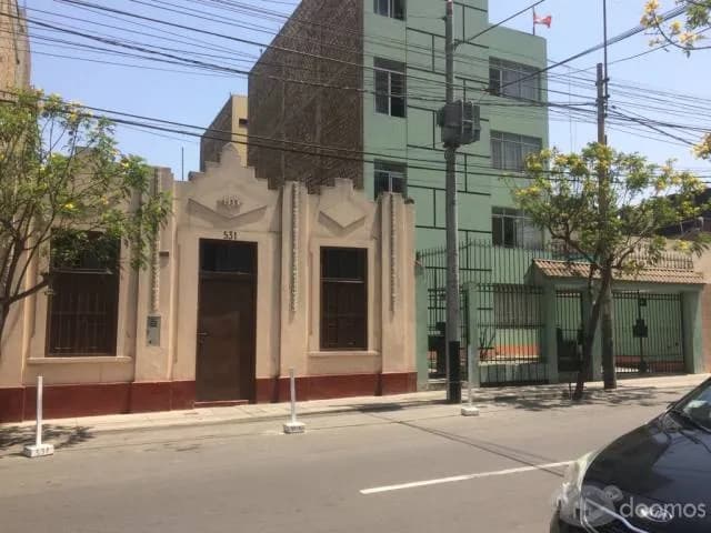 REMATO CASA COMO TERRENO PARA USO COMERCIAL — foto 1