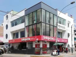 Alquilo edificio en zona comercial