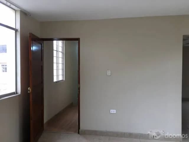 SE VENDE CASA DE 2 PISOS EN LOS OLIVOS — foto 4