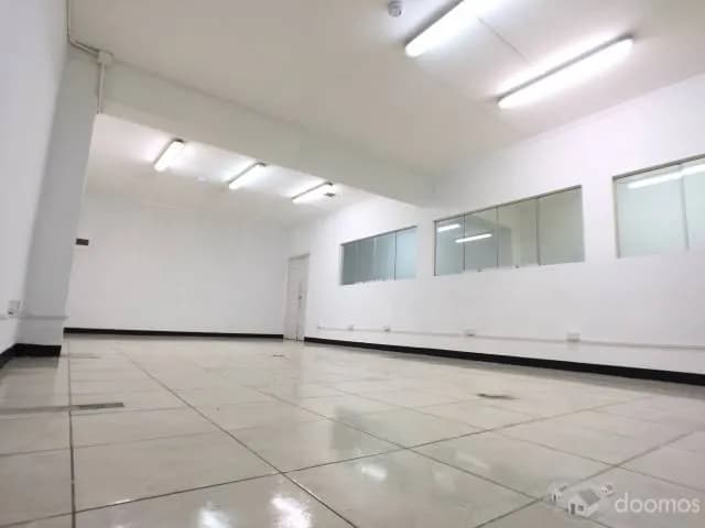 Local comercial de 1016 cerca a av 28 julio con av arequipa — foto 2