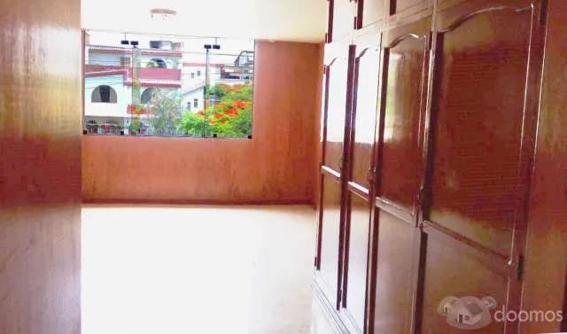 Alquilo amplio departamento en zona residencial cerca de parques — foto 1