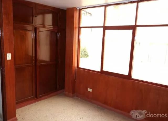 Alquilo amplio departamento en zona residencial cerca de parques — foto 7
