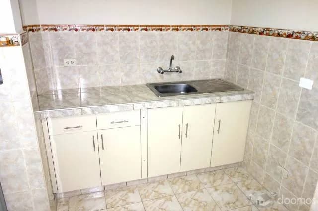 Alquilo amplio departamento en zona residencial cerca de parques — foto 8