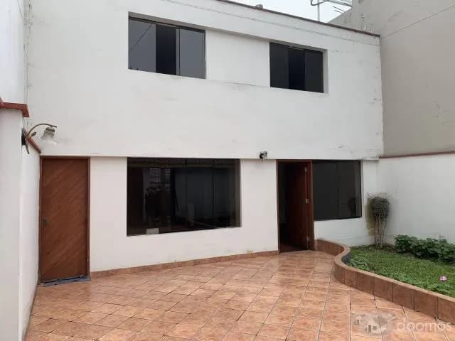CASA FRENTE A PARQUE — foto 5