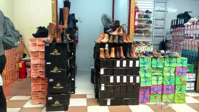 REMATE STAND - LIMA - CALZA PERU — foto 2