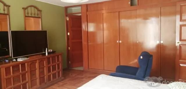 Vendo Casa REMODELADA, Lista para habitar en SURCO — foto 2
