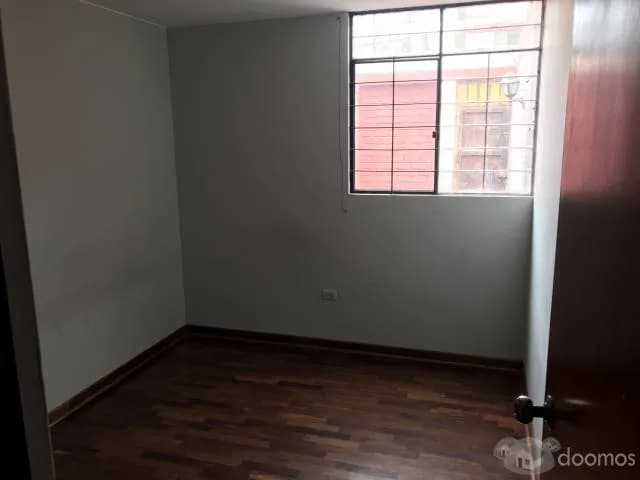 Casa con garage o local comercial en Los Olivos — foto 3