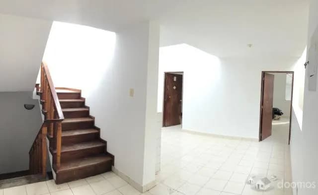 CASA DE 4 PISOS FRENTE A PARQUE EN SURCO — foto 5