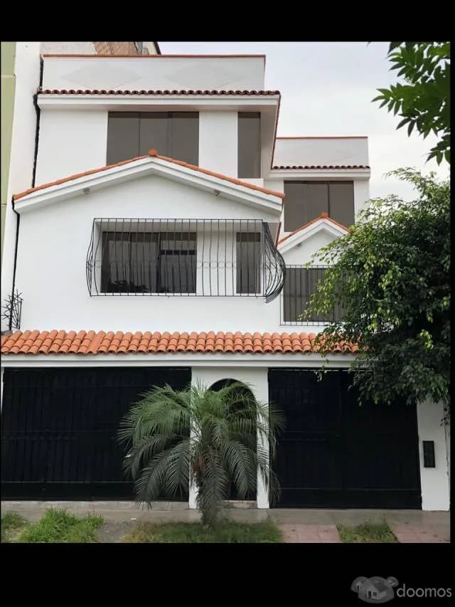 CASA DE 4 PISOS FRENTE A PARQUE EN SURCO — foto 8