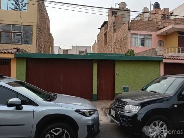 CASA EN VENTA FRENTE A PARQUE. GRAN OPORTUNIDAD! — foto 1