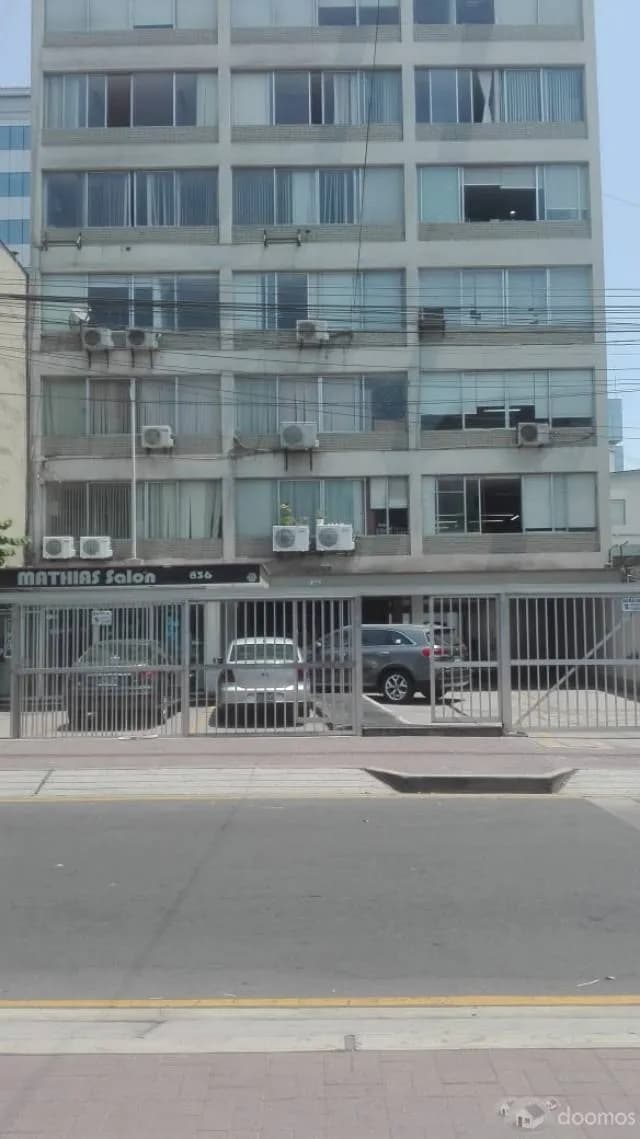 ALQUILO OFICINA AMPLIA Y MODERNA CENTRO FINANCIERO SAN ISIDRO — foto 1