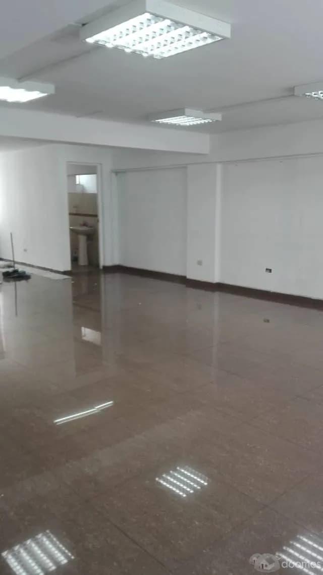 ALQUILO OFICINA AMPLIA Y MODERNA CENTRO FINANCIERO SAN ISIDRO — foto 5