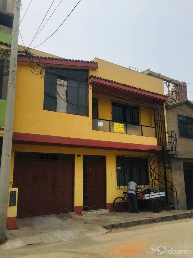VENTA DE BONITA CASA DE 2 PISOS CERCA A ESTACIÓN BAYOVAR — foto 2