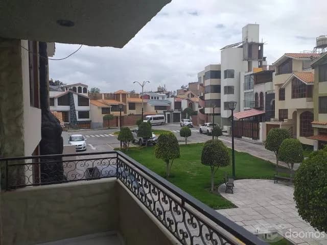 ALQUILO ACOGEDORA CASA FRENTE A PARQUE EN TAHUAYCANI — foto 1
