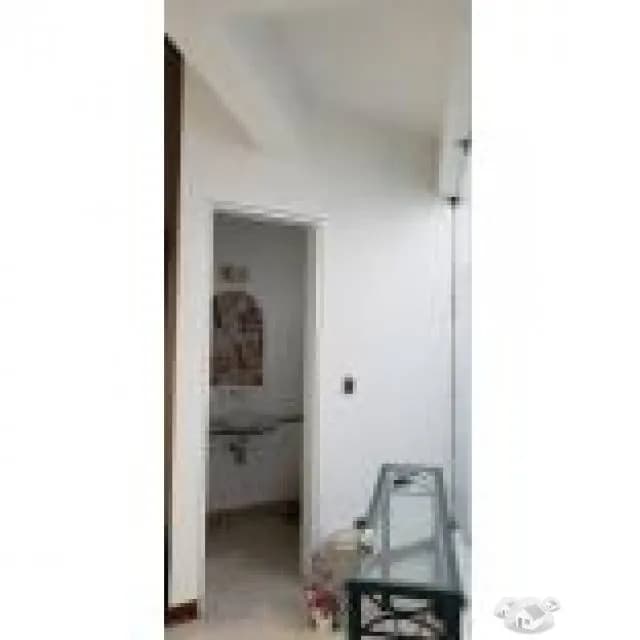 CASA DE 3 PISOS MODERNA EN LA PLANICIE — foto 1