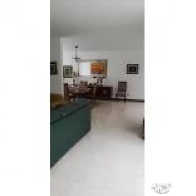 CASA DE 3 PISOS MODERNA EN LA PLANICIE — foto 2