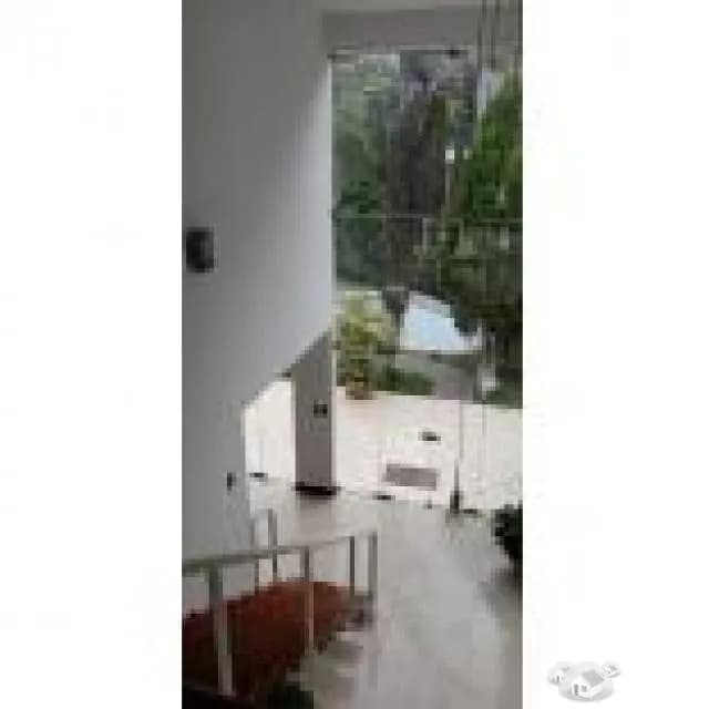CASA DE 3 PISOS MODERNA EN LA PLANICIE — foto 5