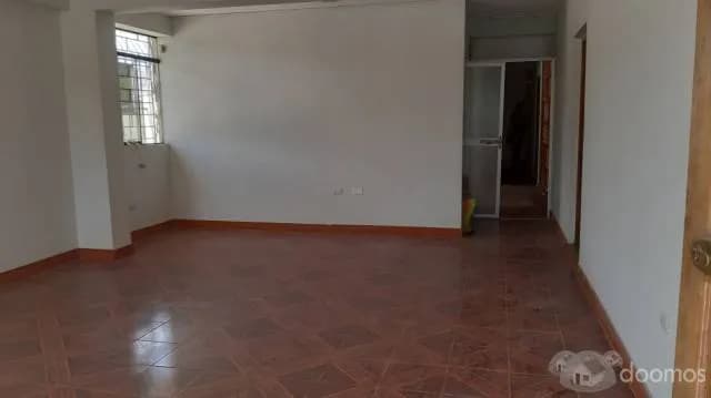 EN VENTA DEPARTAMENTO EN ESQUINA EN URB. HUANCARO — foto 2