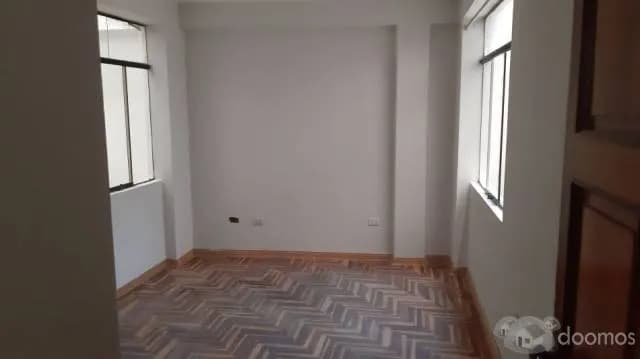 EN VENTA DEPARTAMENTO EN ESQUINA EN URB. HUANCARO — foto 7