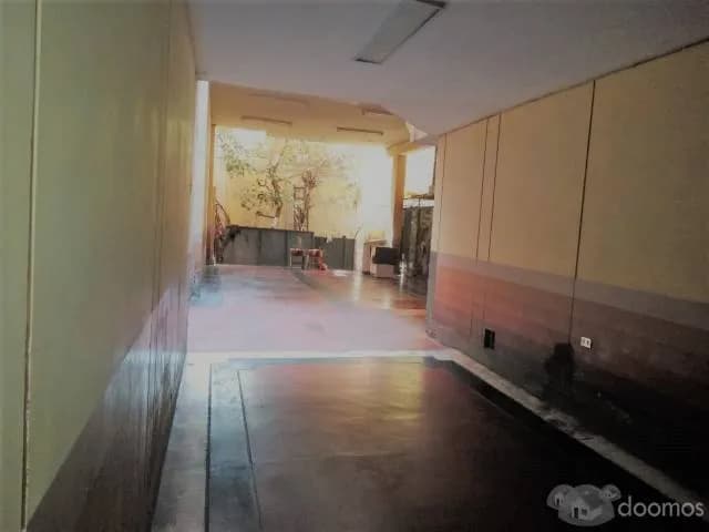 CASA CON LOCALES COMERCIALES — foto 1