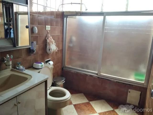 CASA CON LOCALES COMERCIALES — foto 2