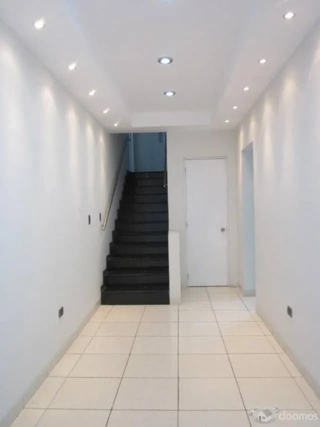 CASA CON MUCHOS AMBIENTES IDEAL PARA OFICINAS ADMINISTRATIVAS — foto 6