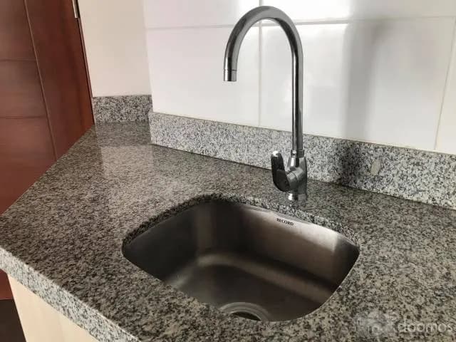 FLAT DE ESTRENO CON BALCÓN Y AMPLIA VISTA — foto 5